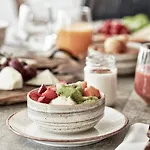 Naxian Utopia Luxury Hotell 3*